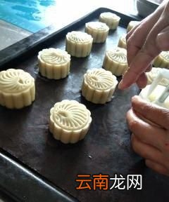 广式月饼需要烤吗,广式月饼烤多长时间