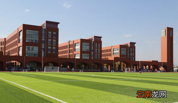 秋季学期是几月到几月，清华大学一个年级有多少学生