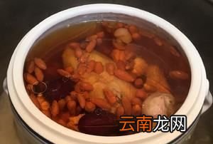 炖鸽子需要什么材料，炖鸽子汤放什么材料好吃最补身体