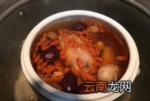 炖鸽子需要什么材料，炖鸽子汤放什么材料好吃最补身体