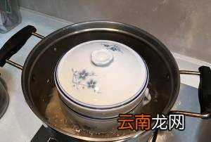 炖鸽子需要什么材料，炖鸽子汤放什么材料好吃最补身体