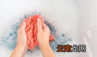衣服上的污垢洗不下来怎么办 衣服上的污垢洗不下来如何清除