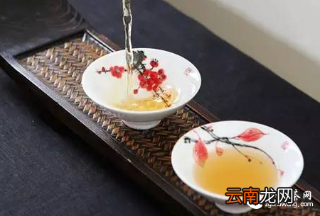 古时茶树滴水可解毒,今日品茶修身可益寿