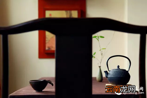 一针一线织茶巾，千折百叠炼茶心