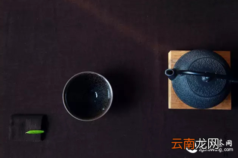 一针一线织茶巾，千折百叠炼茶心