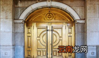 公鸡死在门口代表着什么意思 公鸡来到家门口代表什么