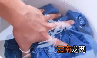 牛仔外套可以用洗衣机洗么 牛仔外套可以用洗衣机洗吗