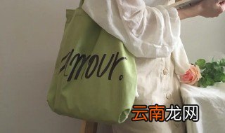 帆布包可以用洗衣机洗吗 帆布斜挎包可以用洗衣机洗吗