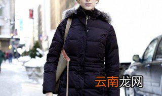 羽绒服可以放洗衣机洗吗 亮皮羽绒服可以放洗衣机洗吗