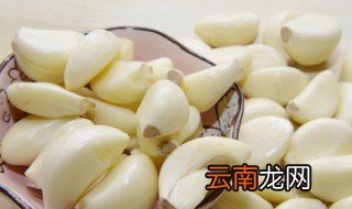 腌大蒜为什么会变绿 腌大蒜会变绿的原因
