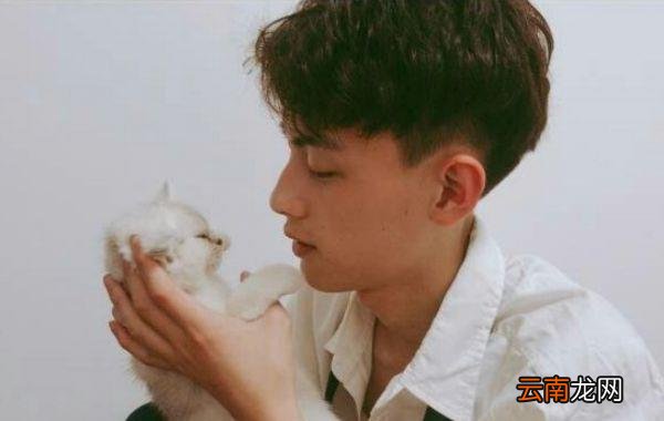 男友放不下前任怎么办 男友放不下前任是因为什么