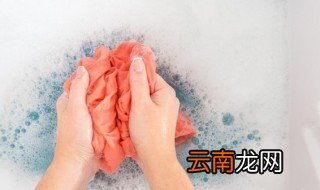 粉色衣服怎么洗亮 粉色衣服怎么洗才亮