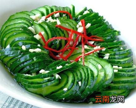 外婆做黄瓜，不放一滴油，只需配上此食材，五分钟上桌孩子抢着吃