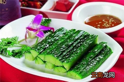 外婆做黄瓜，不放一滴油，只需配上此食材，五分钟上桌孩子抢着吃