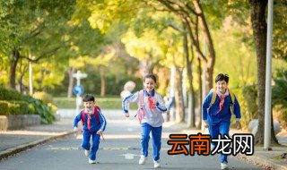 一年级入队前一件好事怎么写 关于年级入队前一件好事怎么写