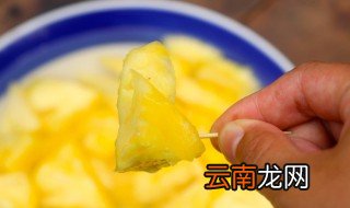 菠萝用热水泡还是冷水泡 菠萝用热水泡好吗