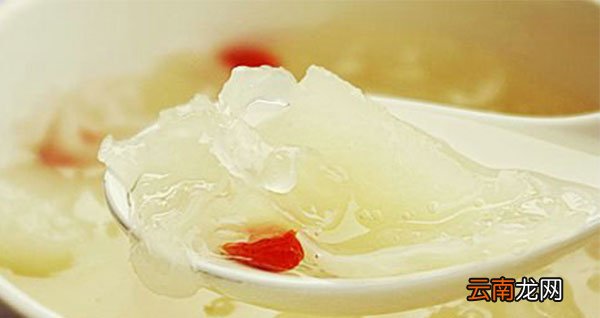 银耳糖水的功效与作用 银耳糖水的功效与作用是什么