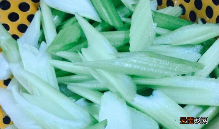 芹菜郡肝怎么炒