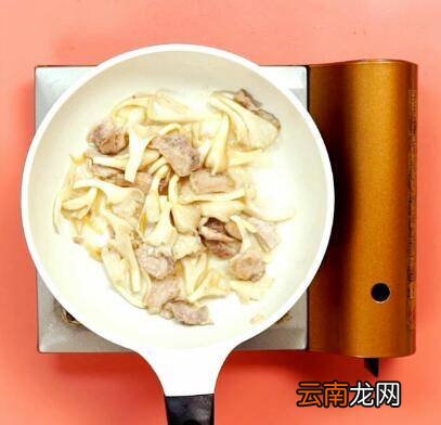 平菇炒肉怎么炒好吃