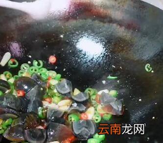 皮蛋怎么炒好吃