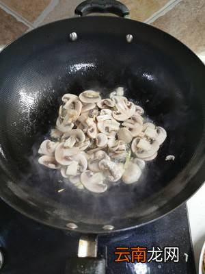 蘑菇炒油菜