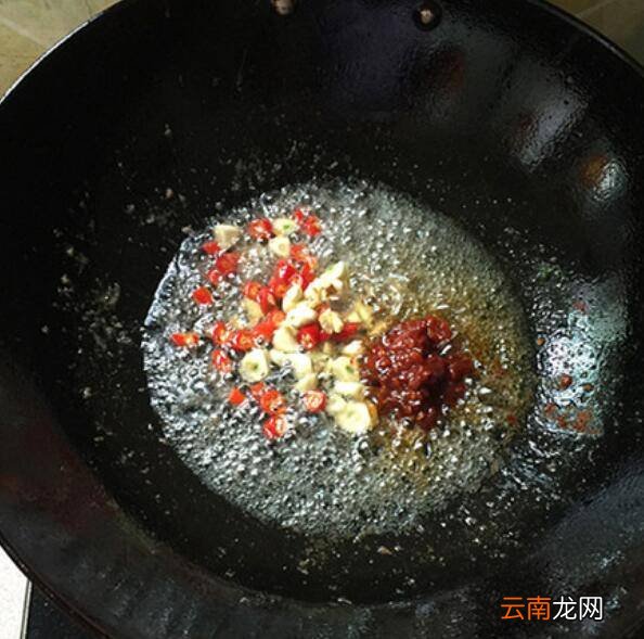 金针菇和肉怎么炒好吃