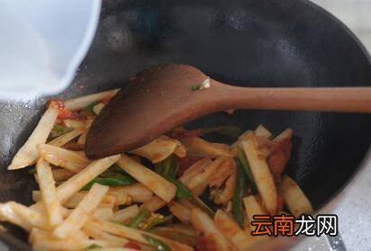藕条怎么炒好吃