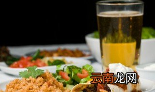 瓶装啤酒能放冰箱保鲜吗,瓶装啤酒能放冰箱保鲜吗多少度
