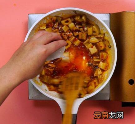藕丁怎么炒脆