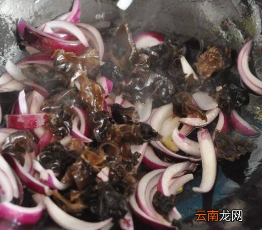 木耳炒洋葱怎么做好吃