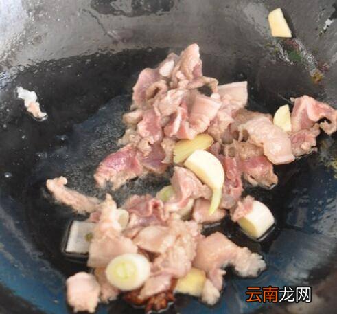 木耳炒洋葱怎么做好吃
