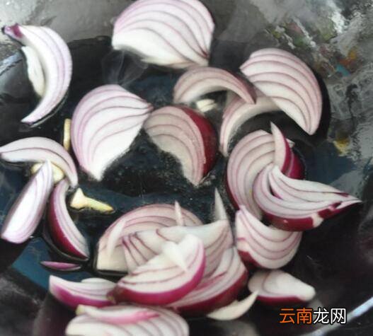 木耳炒洋葱怎么做好吃
