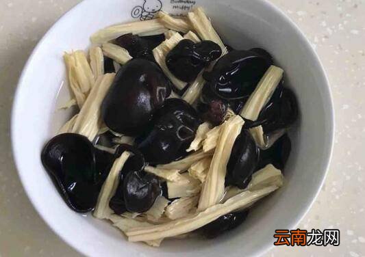 木耳炒鸡肉怎么炒好吃