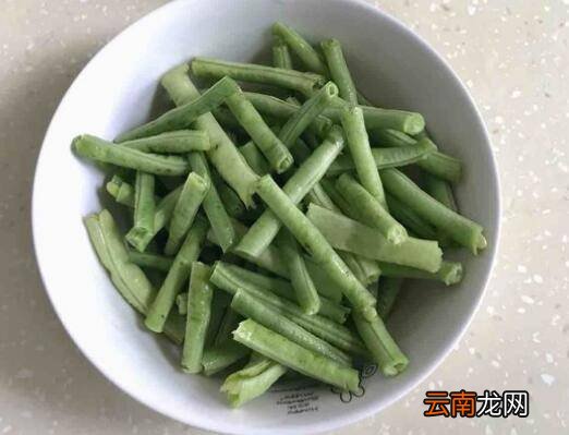 木耳炒鸡肉怎么炒好吃