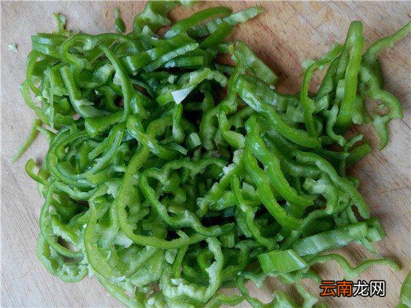 青椒豆腐皮怎么炒好吃