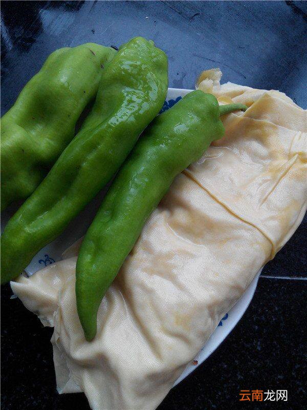 青椒豆腐皮怎么炒好吃