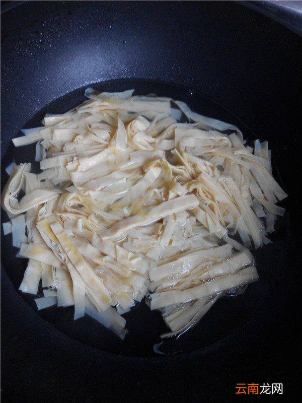 青椒豆腐皮怎么炒好吃