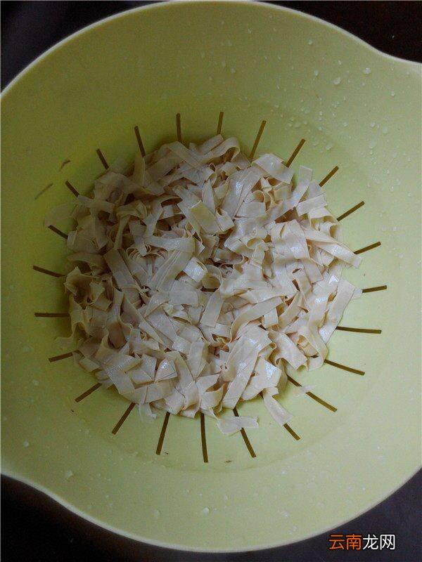 青椒豆腐皮怎么炒好吃