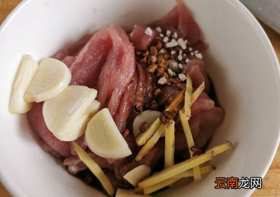 木耳炒肉丝怎么做