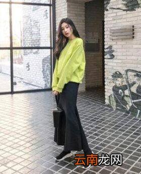 黑长裙配什么上衣好看