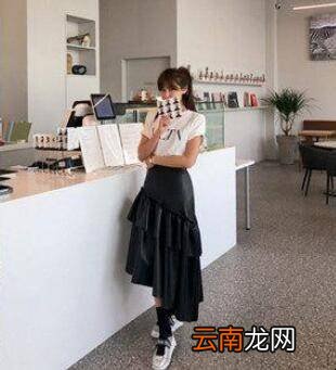 黑长裙配什么上衣好看