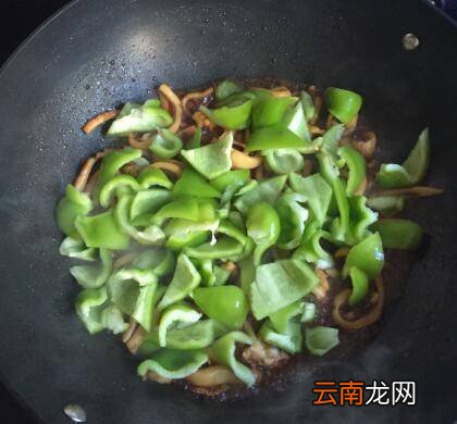 青椒炒鱿鱼怎么炒