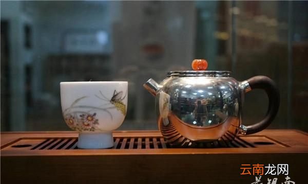 银梳子手柄上的字为什么会发黑?应该怎么办呢