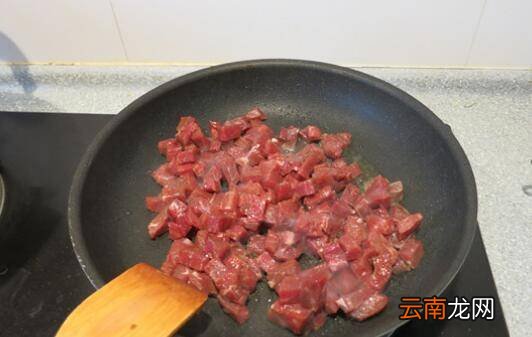 牛肉粒怎么炒会嫩