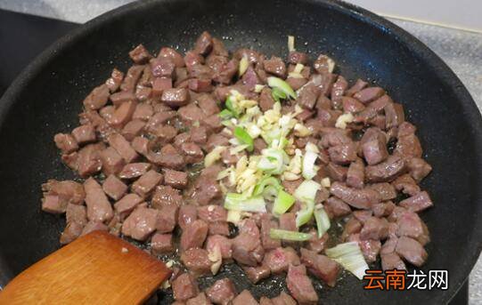 牛肉粒怎么炒会嫩