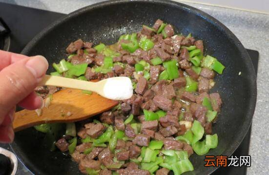 牛肉粒怎么炒会嫩