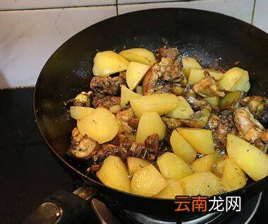鸡肉炒土豆怎么做