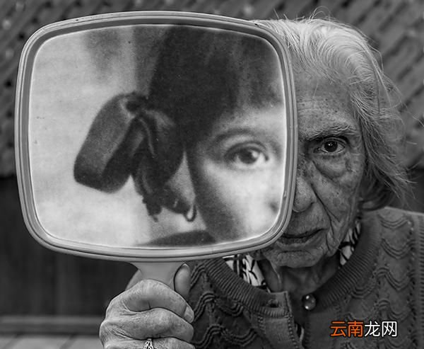 有什么简单又实用的方法让自己看起来更年轻一点