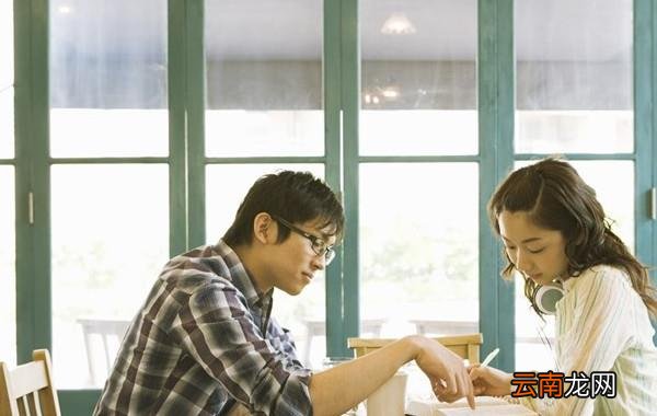 同学之间有了暧昧要怎么处理 同学之间的暧昧是正常的么