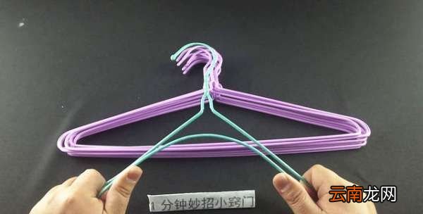 衣架固定圆筒怎么取，衣服架上面的滚子怎么拆卸视频